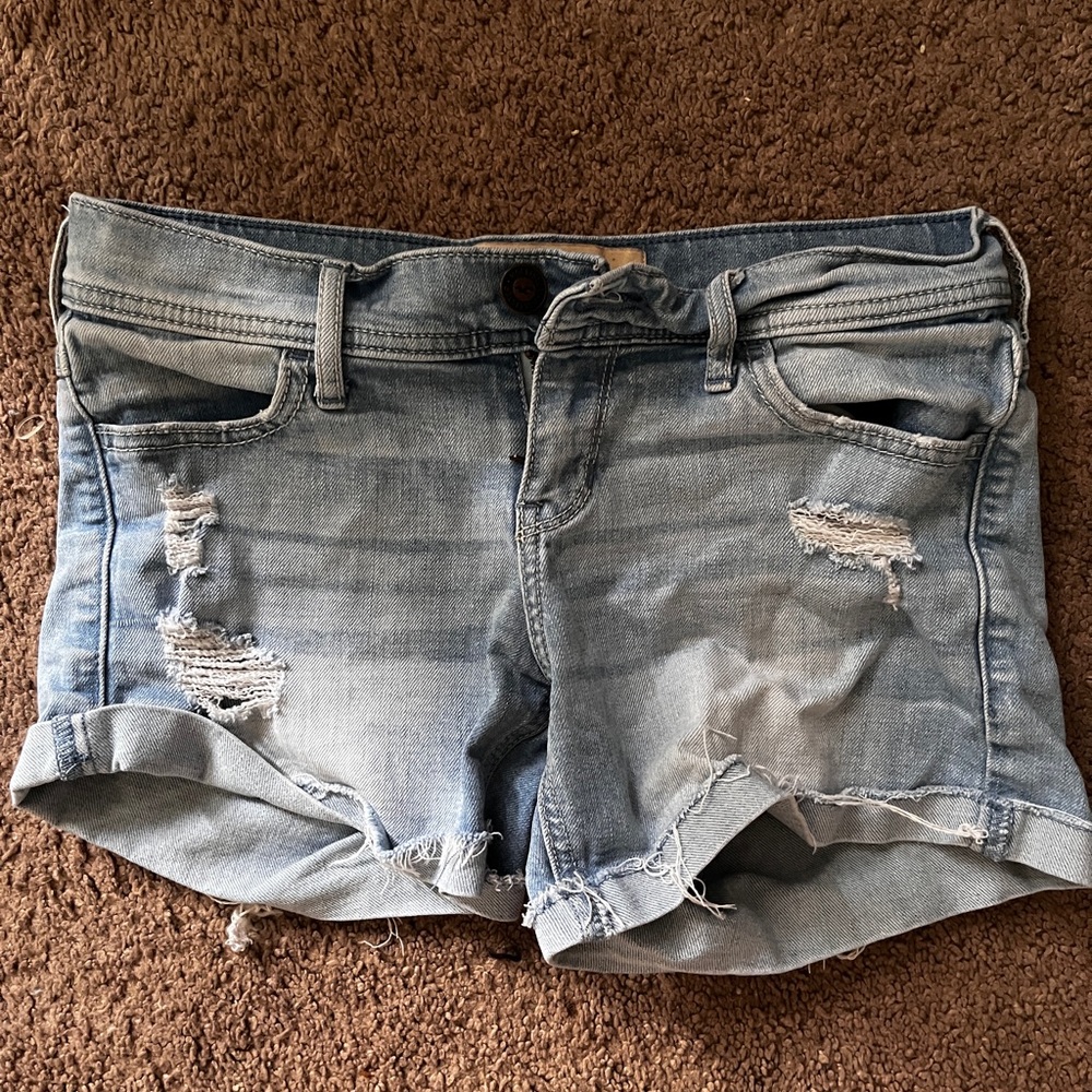 hollister jean shorts *size 3*